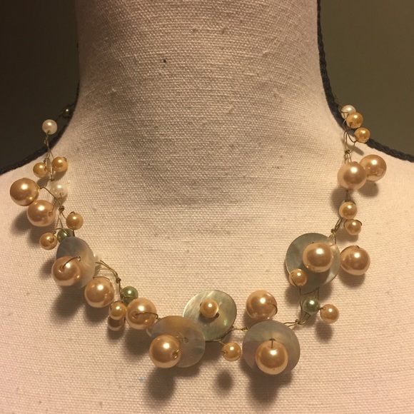 Artisan-made mother of pearl & gold wire necklace - Picture 8 of 8